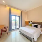 Urbanview Near Sunrise Mall Mojokerto