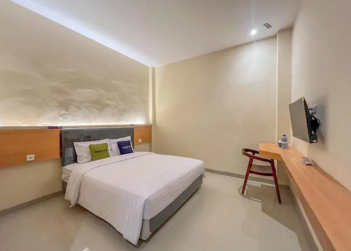 Urbanview Near Sunrise Mall Mojokerto