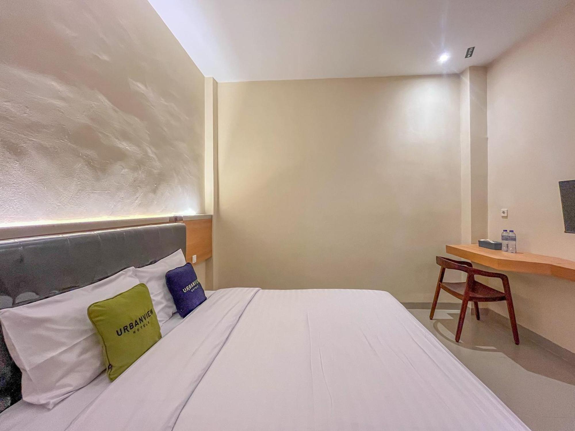 Hotel Urbanview Near Sunrise Mall
