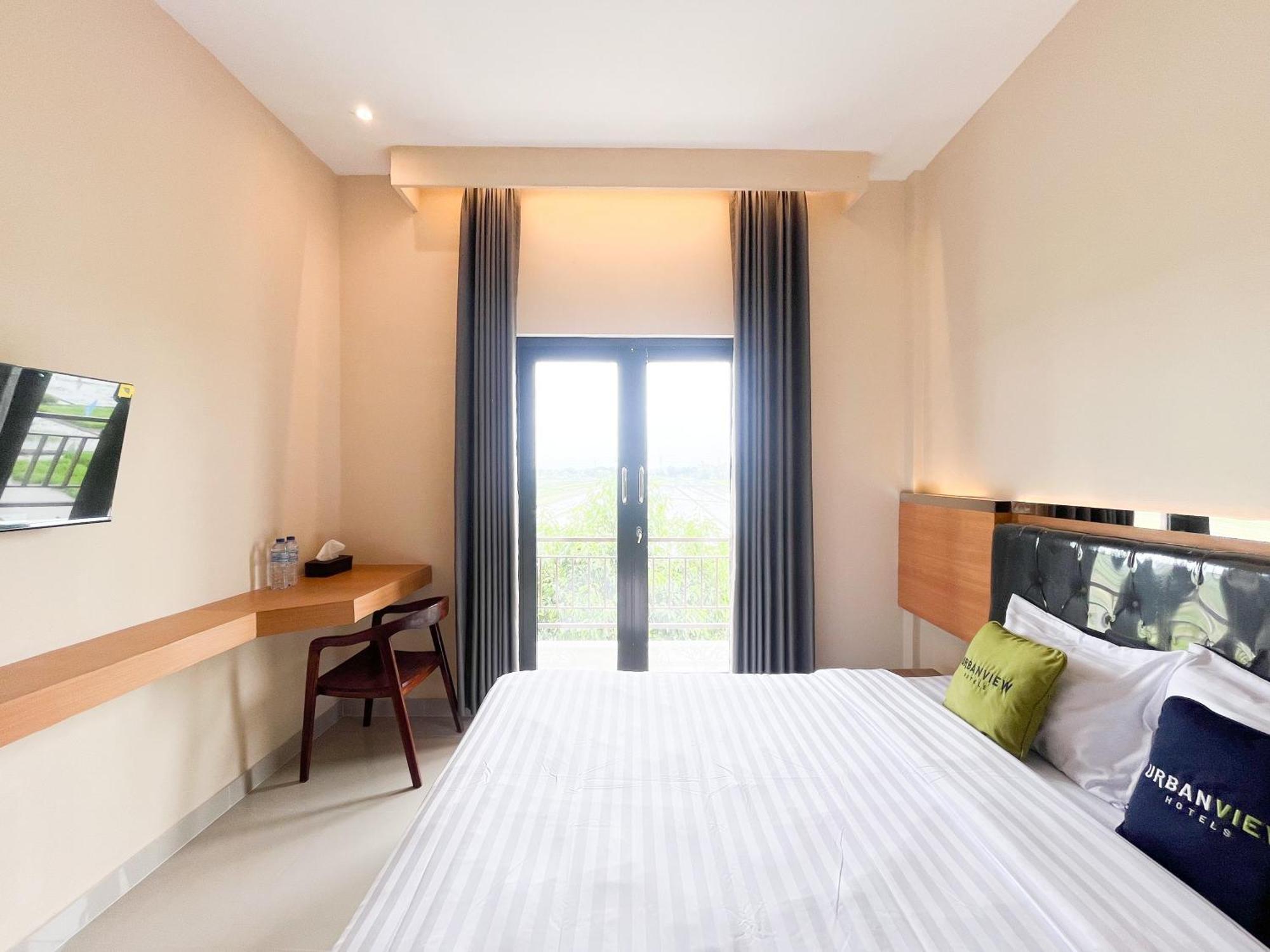 Hotel Urbanview Near Sunrise Mall Mojokerto