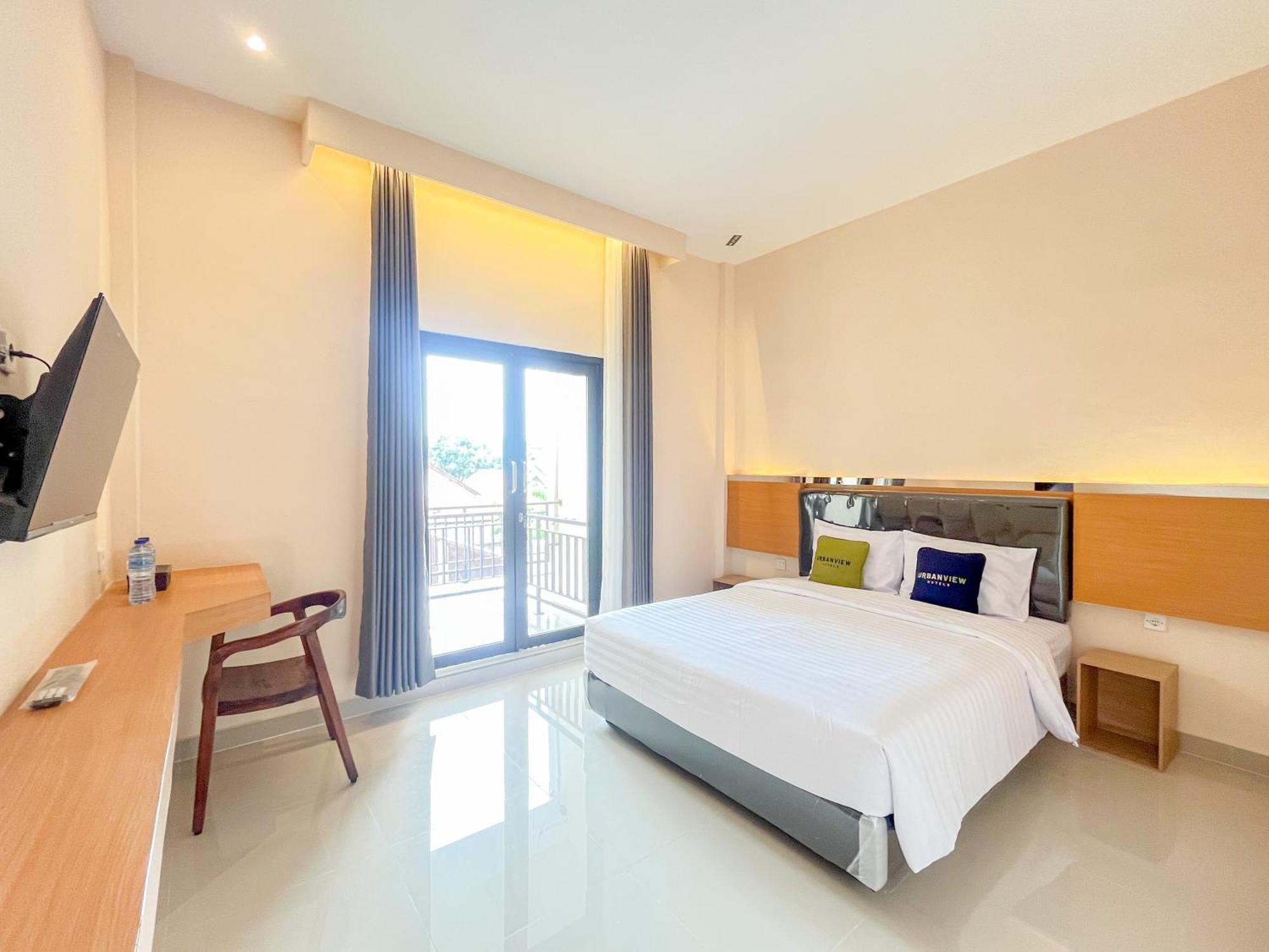 Hotel Urbanview Near Sunrise Mall