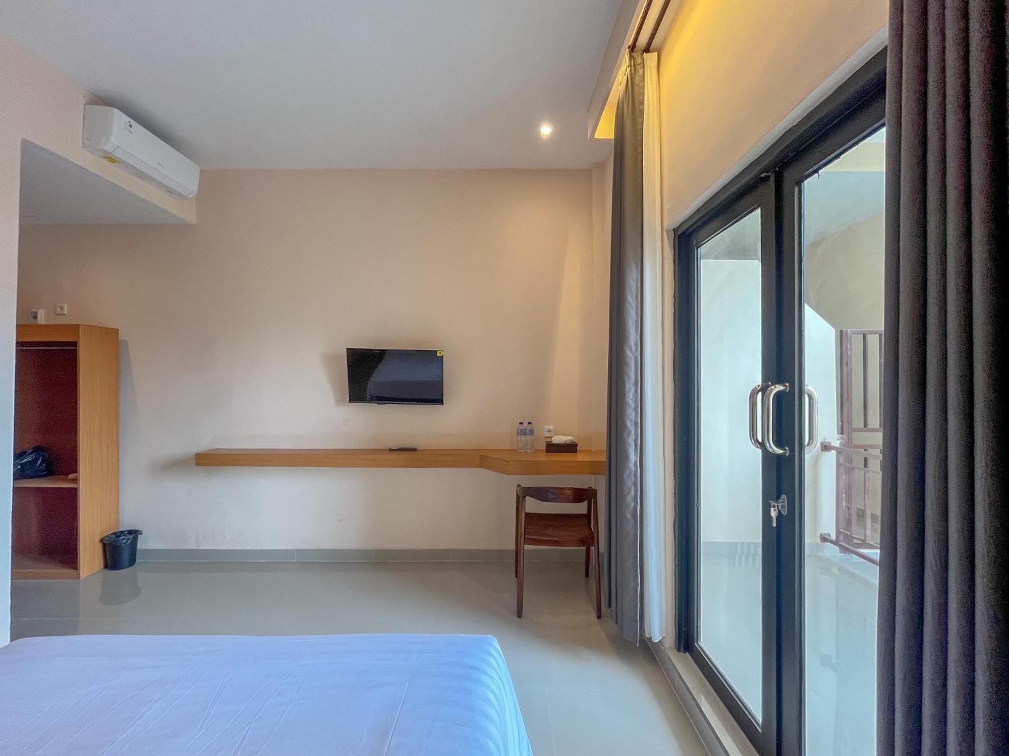 Urbanview Near Sunrise Mall Hotel Mojokerto