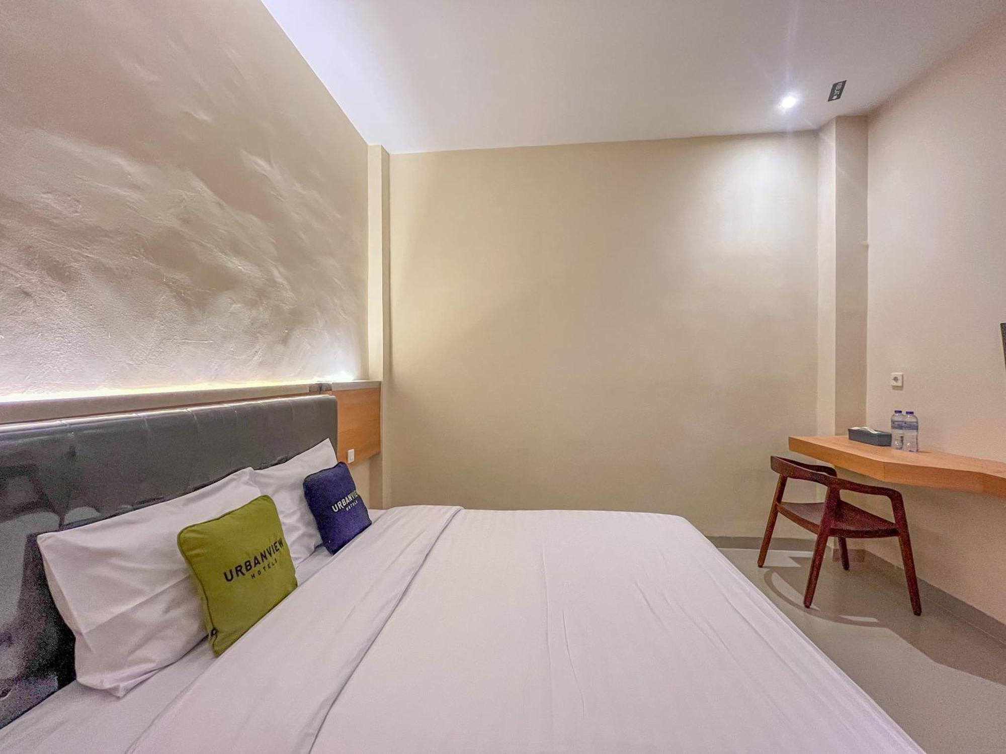 Urbanview Near Sunrise Mall 3*