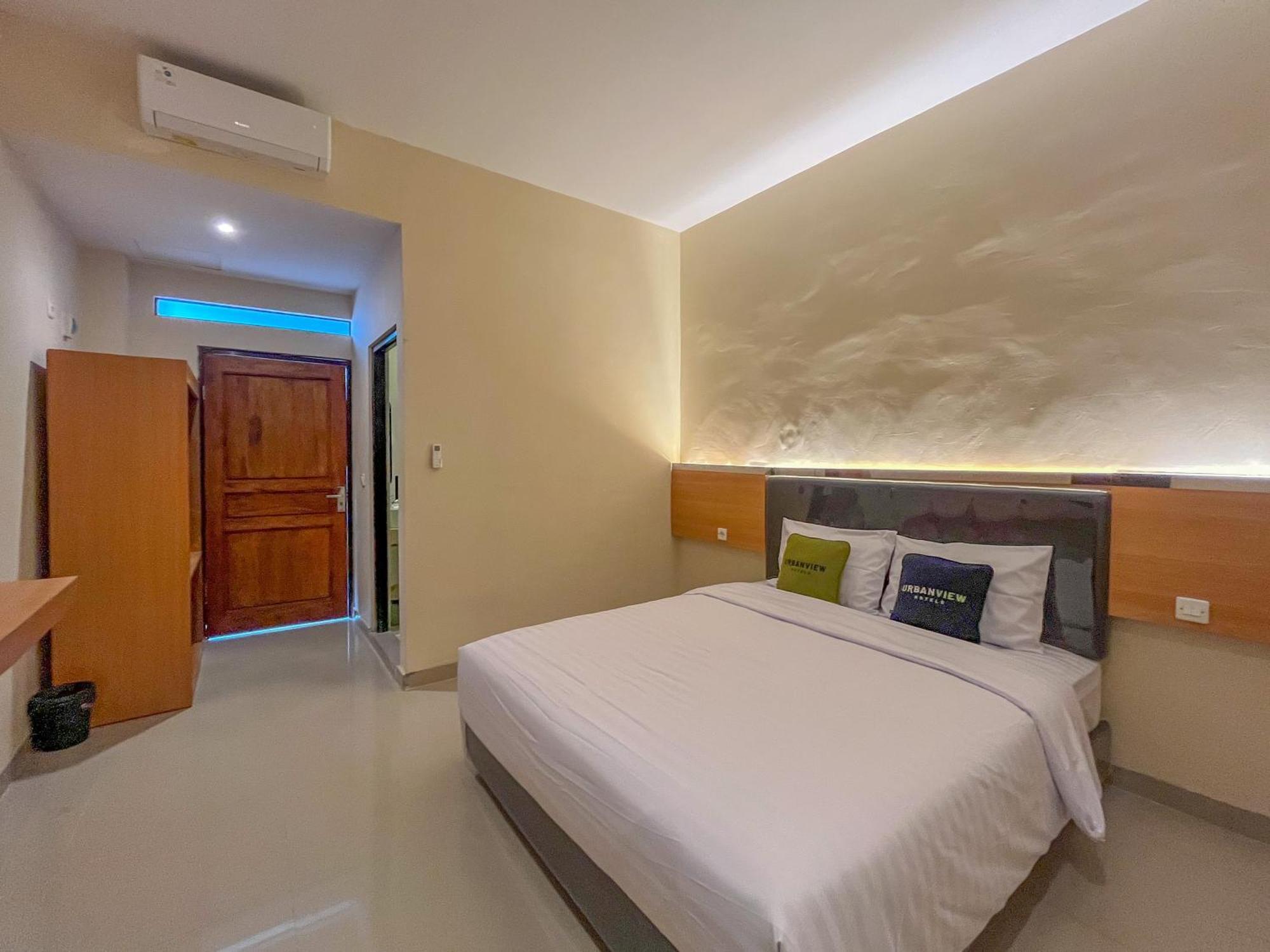 Hotel Urbanview Near Sunrise Mall