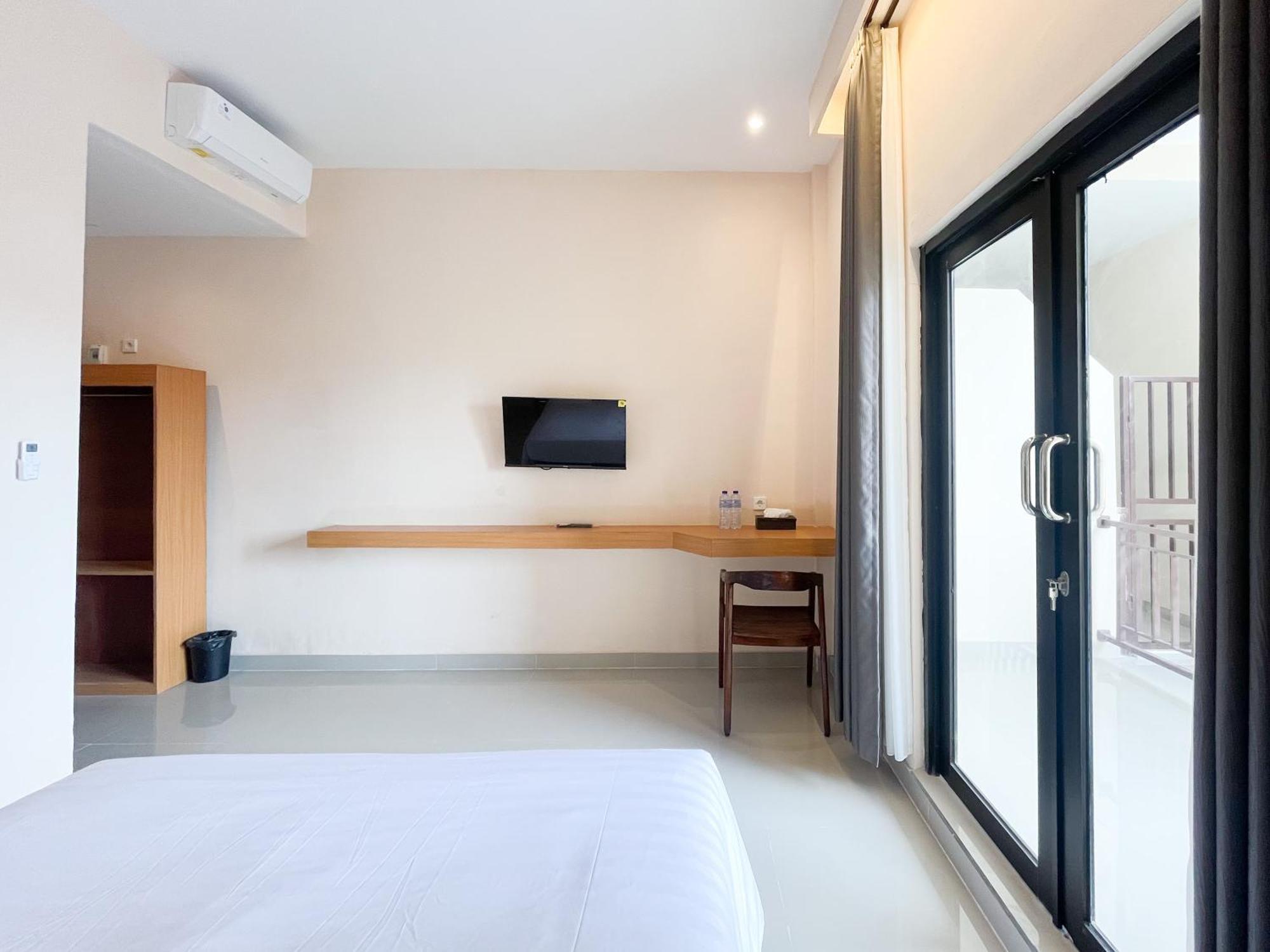 Hotel Urbanview Near Sunrise Mall Mojokerto