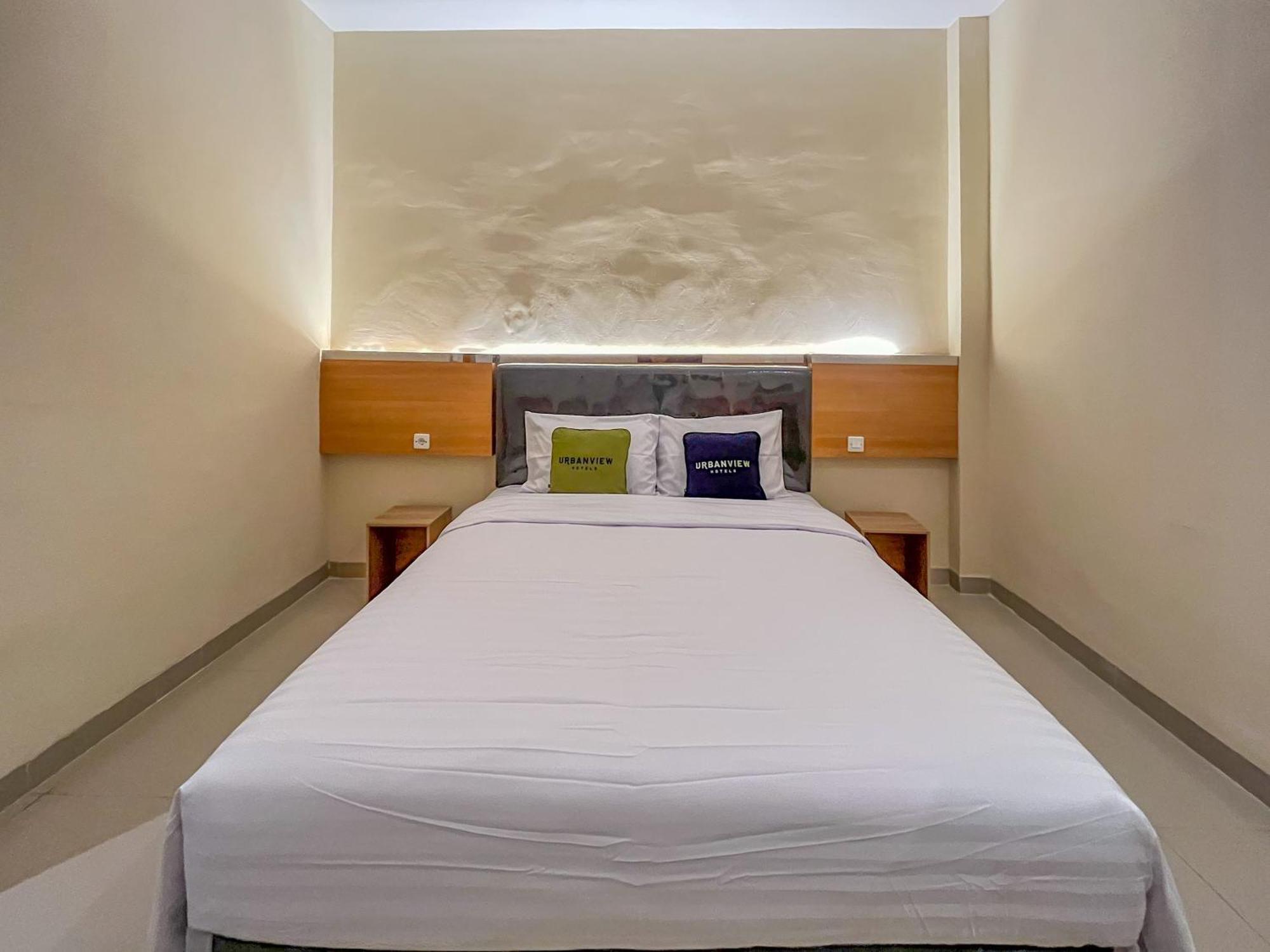 Urbanview Near Sunrise Mall 3*