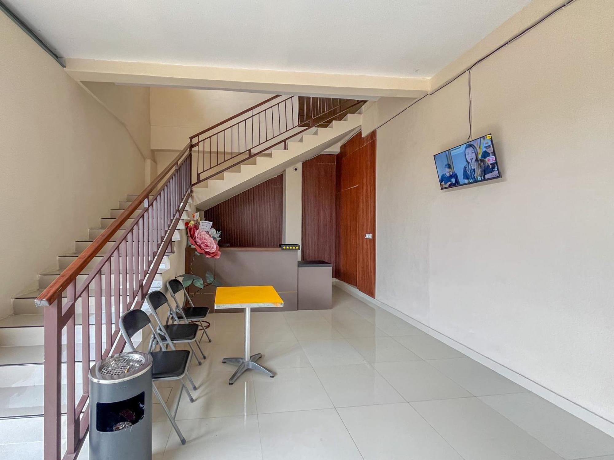 Urbanview Near Sunrise Mall Hotel Mojokerto